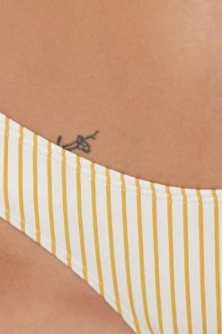 Γυναικεία Μπικίνι Σλιπ κολύμβησης Billabong άσπρο 7 Γυναικεία Μπικίνι Σλιπ κολύμβησης Billabong άσπρο -Billabong Εκπτώσεις unnamed file 1071