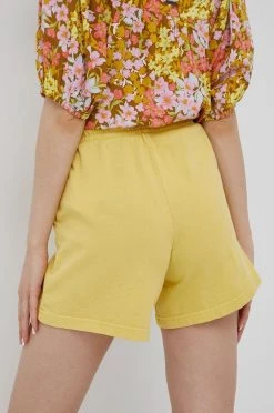 Γυναικεία Σορτς Billabong χρώμα: κίτρινο, -Billabong Εκπτώσεις unnamed file 1224