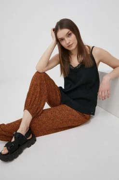 Γυναικεία Υφασμάτινα Παντελόνι Billabong χρώμα: καφέ,